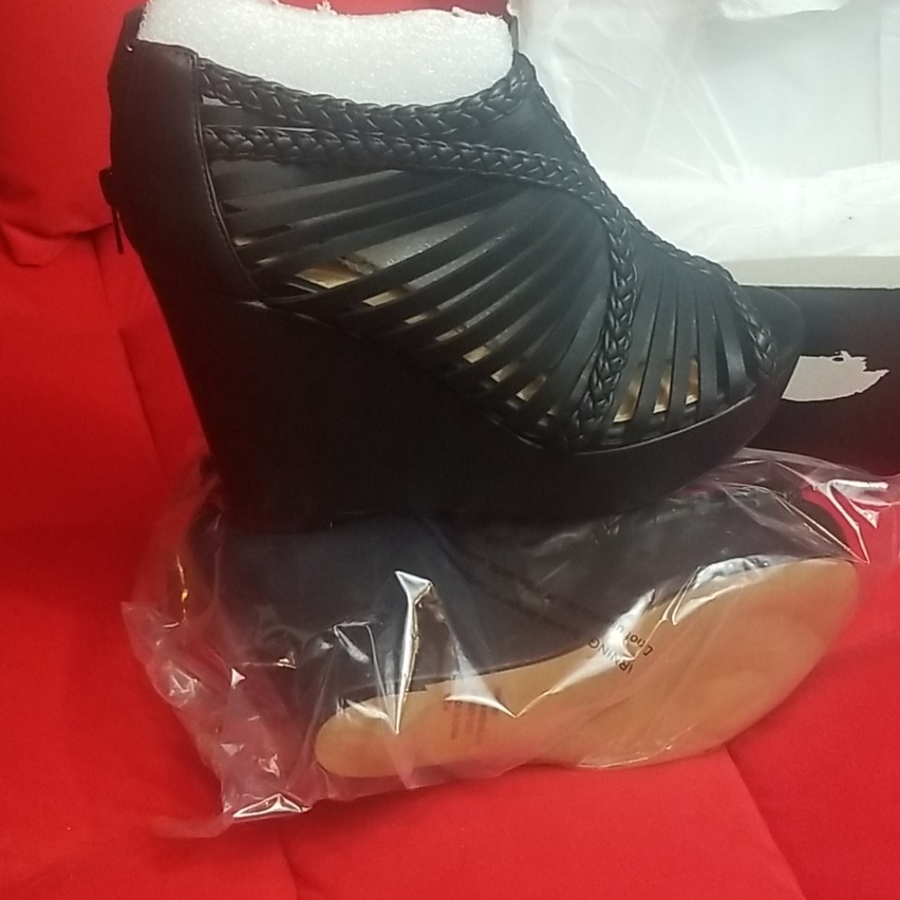 TORRID size 10.5W black woman strappy wedges - Picture 4 of 6